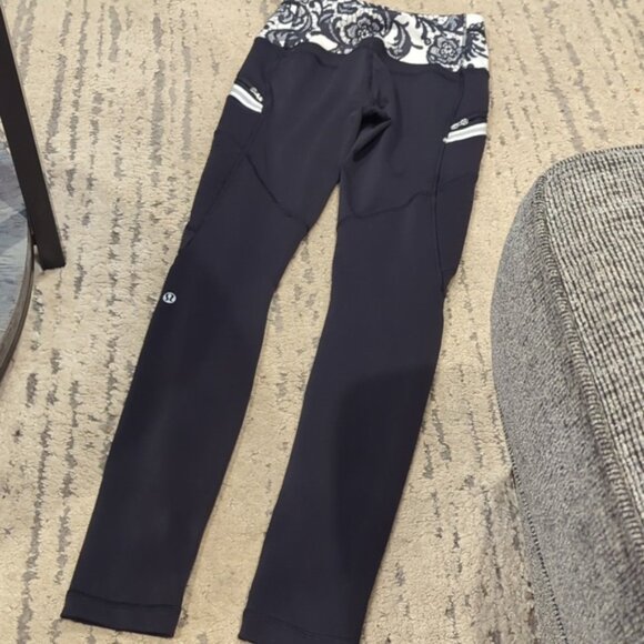 Lululemon Run: Toasty Tech Tight Black / Laceoflage Polar Cream Black - Picture 11 of 16